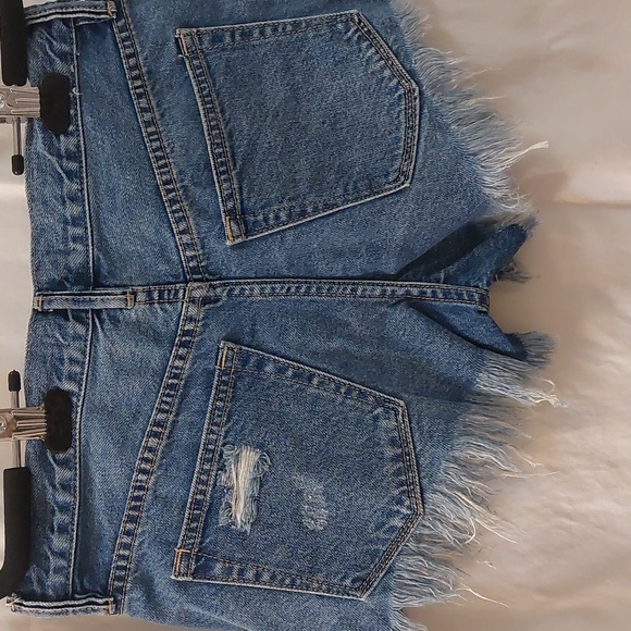 Free People, We the free. Mid Indigo Frayed hem distress shorts. W25 - Picture 4 of 5